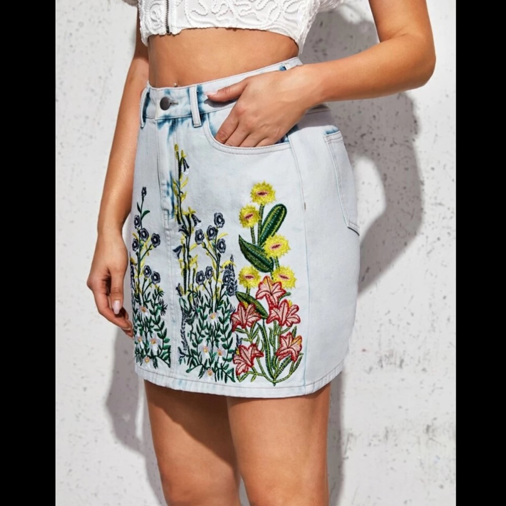 NEW Denim Jean Skirt with Embroidery (One Left) Size Large (8/10) - Picture 5 of 6